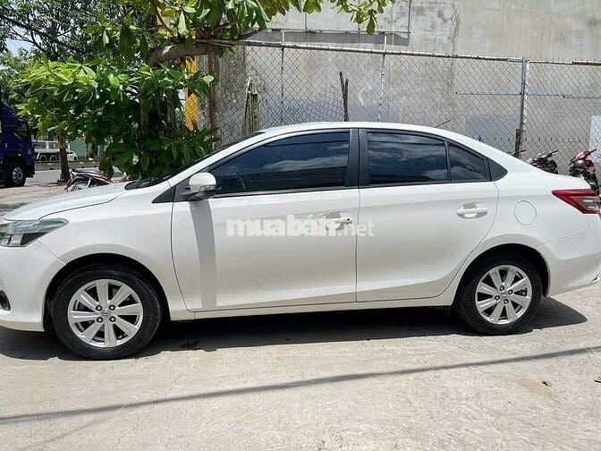 Toyota Vios 2016 số sàn màu trắng