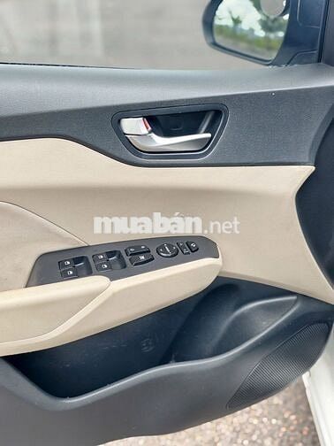 Hyundai Accent 2024 AT màu trắng