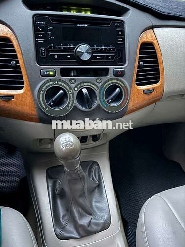 Toyota Innova Đen Số sàn 7 chỗ