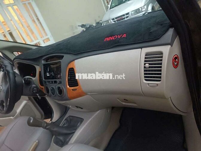 Toyota Innova Đen Số sàn 7 chỗ