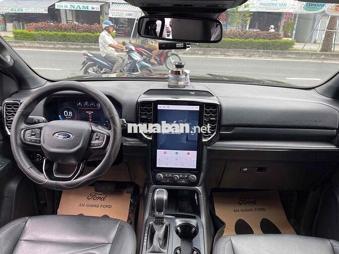 Ford Everest 2024 Titanium 2.0L 4x2 AT