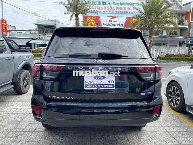Ford Everest 2024 Titanium 2.0L 4x2 AT
