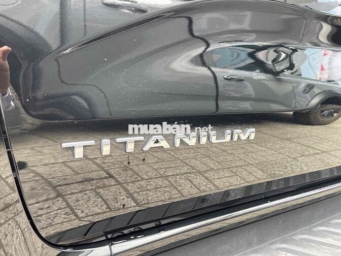 Ford Everest 2024 Titanium 2.0L 4x2 AT