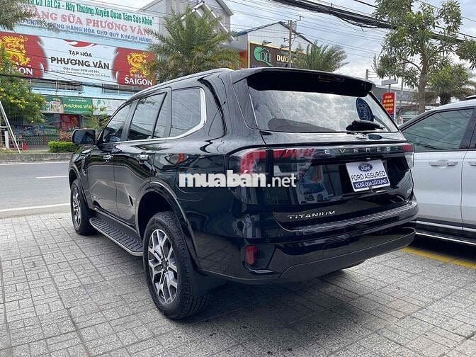 Ford Everest 2024 Titanium 2.0L 4x2 AT