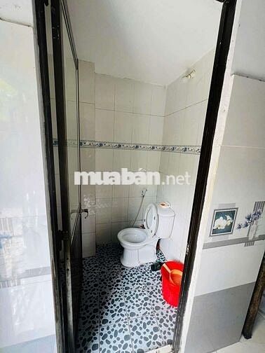 cho thuê nhà xưởng
5.5×25  1lau. Trống suốt.có sân trước sân sau.