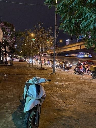 Chính chủ bán nhà đẹp mặt phố Nguyễn Xiển