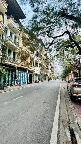 Giá Đầu Tư Phố Nguyễn Văn Huyên - 102M2* 22 Tỷ - KD Cho Thuê.