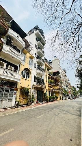 Giá Đầu Tư Phố Nguyễn Văn Huyên - 102M2* 22 Tỷ - KD Cho Thuê.