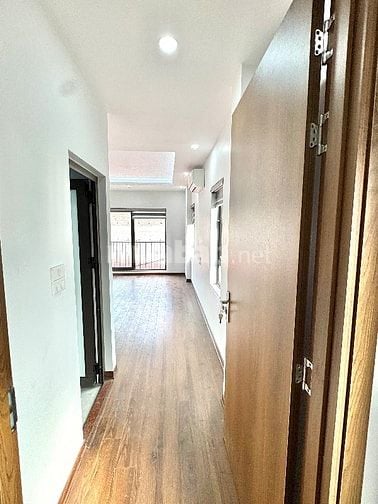 Bán nhà 36m 6 tầng Cự Khối ô tô thông vào nhà 