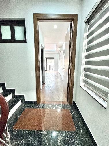 Bán nhà 36m 6 tầng Cự Khối ô tô thông vào nhà 