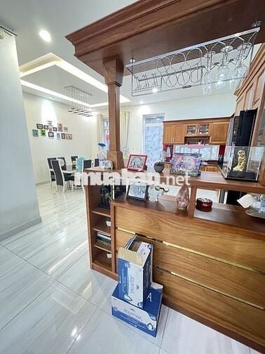 Hiếm nhà chính chủ 109tr/m2 đường Lê Văn Quới. Ngang 7 dài 22. 4tầng