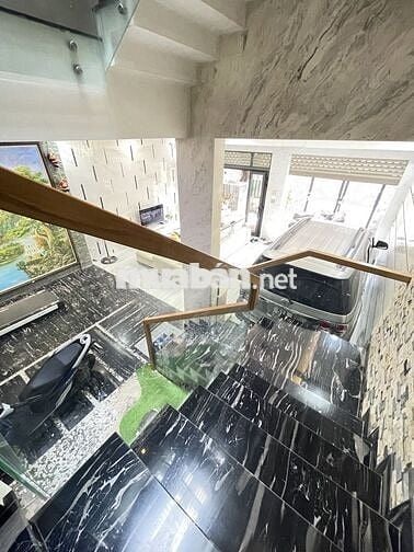 Hiếm nhà chính chủ 109tr/m2 đường Lê Văn Quới. Ngang 7 dài 22. 4tầng