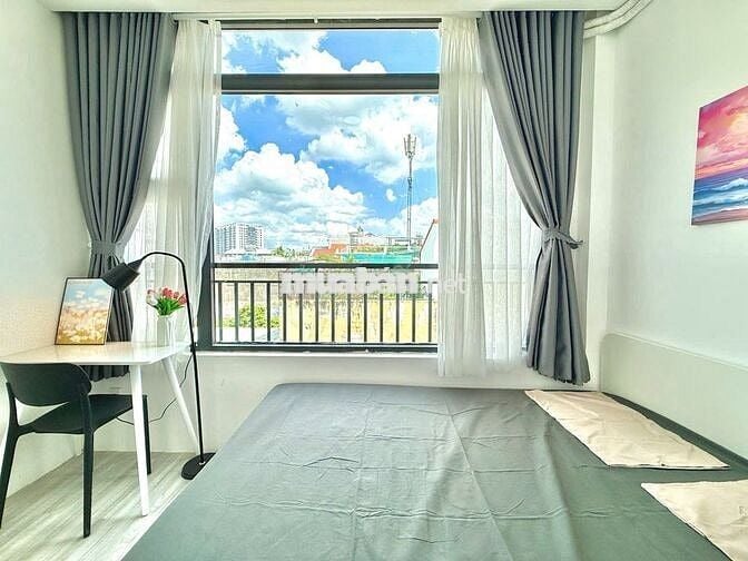 Căn hộ 2 phòng ngủ - ban công, full nội thất Quận 4 sát trung tâm