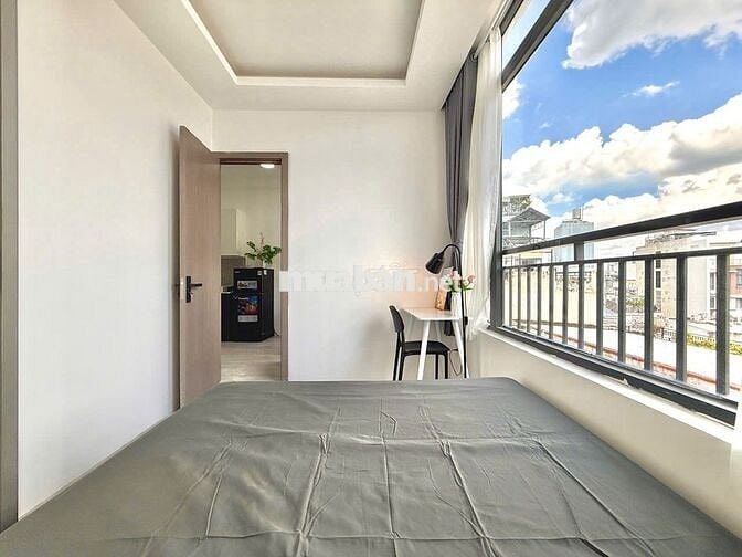 Căn hộ 2 phòng ngủ - ban công, full nội thất Quận 4 sát trung tâm