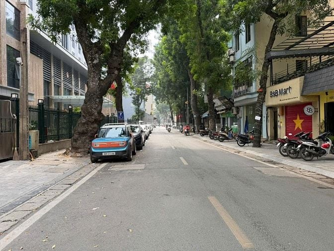 Bán nhà mặt phố Nguyễn Bỉnh Khiêm, 75m2 mặt tiền 5,25m, 40.5 tỷ
