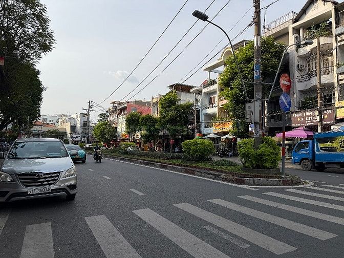 Mặt tiền 40m Bàu Cát, dt : 4x18m. 5 tầng. Khu VIP. Giá 23tỷ8