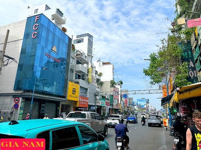 BÁN NHÀ MẶT TIỀN KINH DOANH : 451 HAI BÀ TRƯNG - P. 8 - Q. 3 - TPHCM