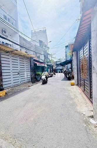 Bán nhà rộng đẹp 3 lầu (5x22) 891/ Nguyễn Kiệm p3 Gò Vấp Bệnh viện 175