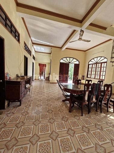 Bán biệt thự sân vườn gần hồ bơi Ngọc Diệp đường Rừng Sác, dt 829m