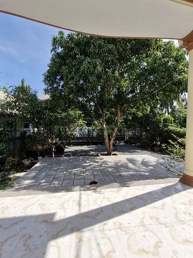 Bán biệt thự sân vườn gần hồ bơi Ngọc Diệp đường Rừng Sác, dt 829m