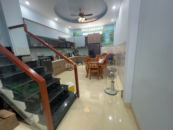 Bán nhà ngộp Linh Xuân Thủ Đức,DT 61,5m2/giá 2.650 tỷ SHR Thuê 15tr/Th