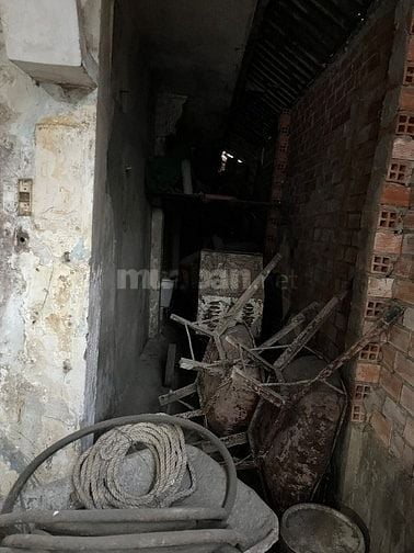 Thành lý kho thiết bị xây dựng