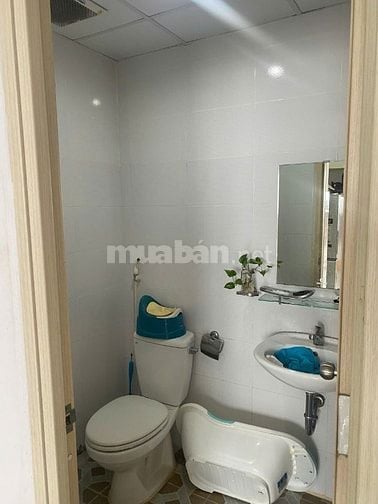 Bán CC tại HQC Plaza, 1,55 tỷ, 55m2, 2PN, 2WC, Sổ hồng ngay có vay NH