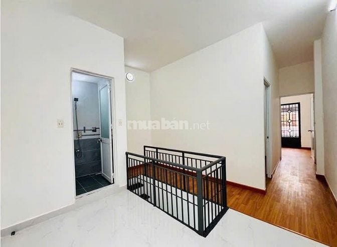 Bán nhà hẻm xe hơi 72m2 gần ngã tư 4 xã giá 1 tỷ 170 sổ hồng riêng