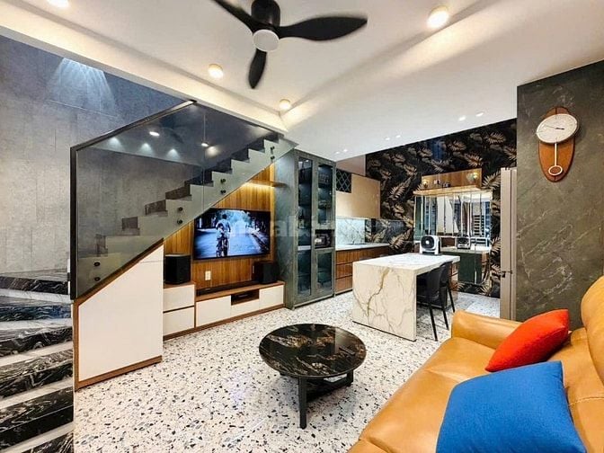 Nhà đẹp DT 49,7m2 giá 2,15 tỷ đường Hoàng Hoa Thám P6 Q.Bình Thạnh