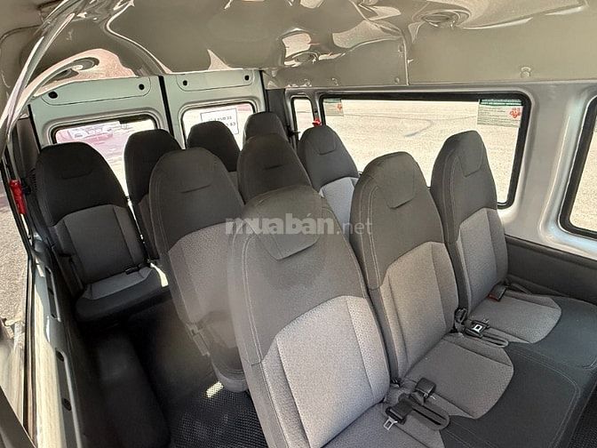 Cần bán FORD TRANSIT 16 CHỖ sản xuất: 2023 máy dầu Màu Bac xe đẹp...