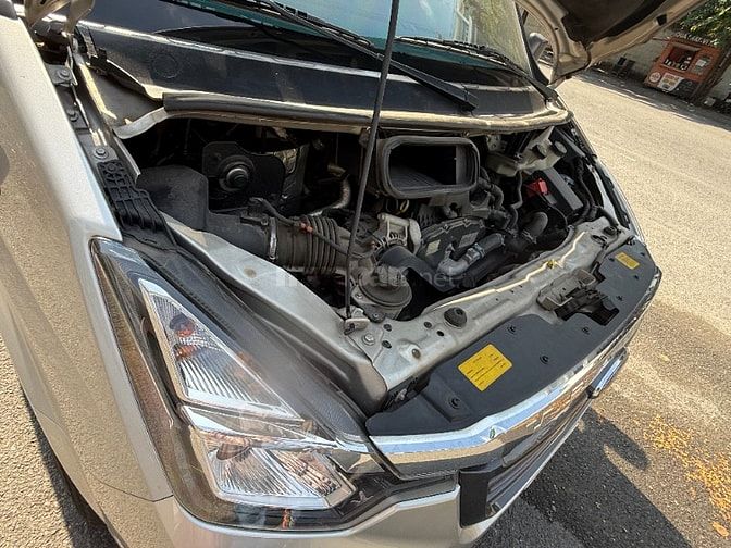 Cần bán FORD TRANSIT 16 CHỖ sản xuất: 2023 máy dầu Màu Bac xe đẹp...