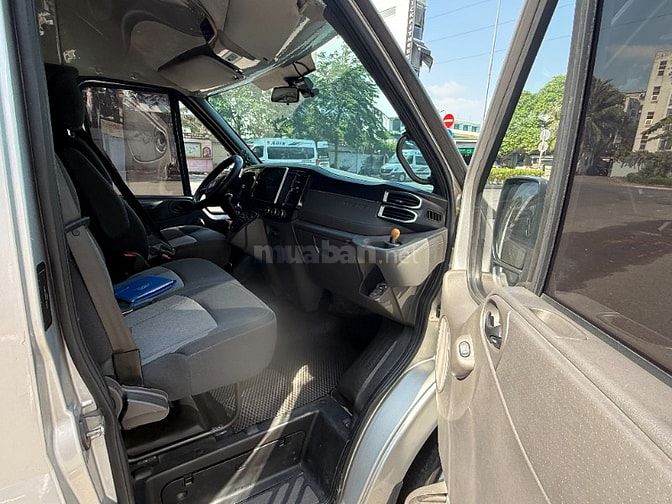 Cần bán FORD TRANSIT 16 CHỖ sản xuất: 2023 máy dầu Màu Bac xe đẹp...