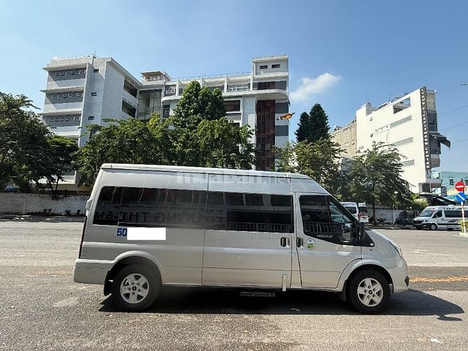 Cần bán FORD TRANSIT 16 CHỖ sản xuất: 2023 máy dầu Màu Bac xe đẹp...
