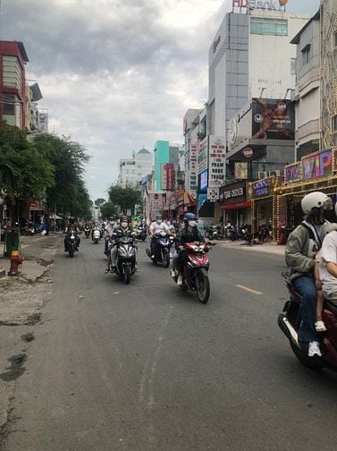 Bán nhà MT Sư Vạn Hạnh F12 Q10 (1200m2 sàn) 130 tỷ