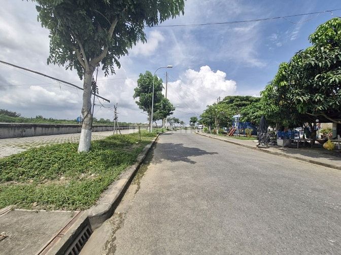 Bán đất góc 2 MT bờ kè Bình Mỹ đường Trần Quang Đạo Bình Khánh, hh1%