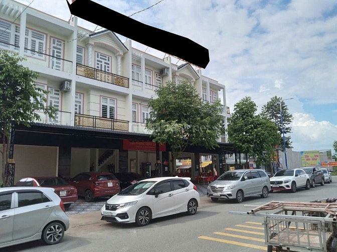 Nhượng lại nhà 3 lầu lô góc 2 mặt tiền đang cho thuê phường Bến Cát,  