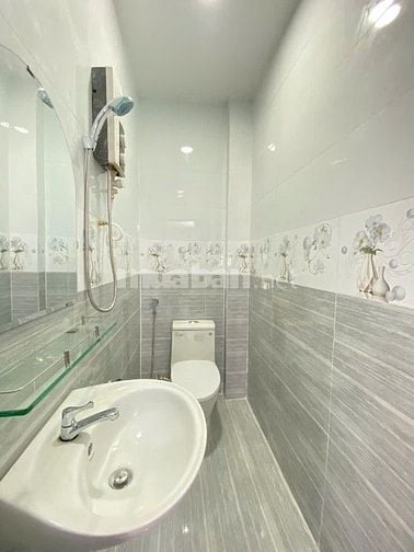 Chính chủ bán nhà hẻm 71 Trần Phú, P.4, Q.5, nhà đúc 3 tầng, mới