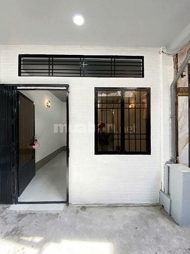 Chính chủ bán nhà hẻm 71 Trần Phú, P.4, Q.5, nhà đúc 3 tầng, mới