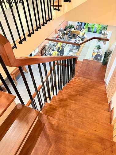[CHính chủ] tôi cần bán căn Liền Kề, Mp Chùa Láng, dt 120 m, 7T, Mt 5 