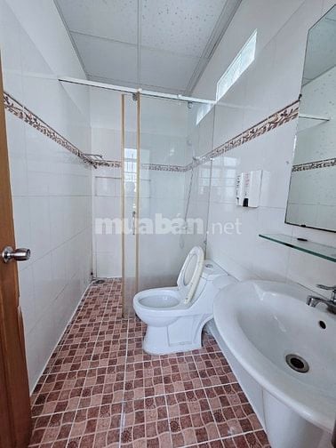 Ngay Phạm Văn Đồng, cầu vượt Linh Xuân, Phòng full nội thất, rộng rãi