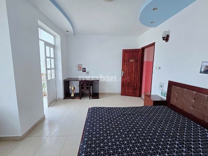 Ngay Phạm Văn Đồng, cầu vượt Linh Xuân, Phòng full nội thất, rộng rãi