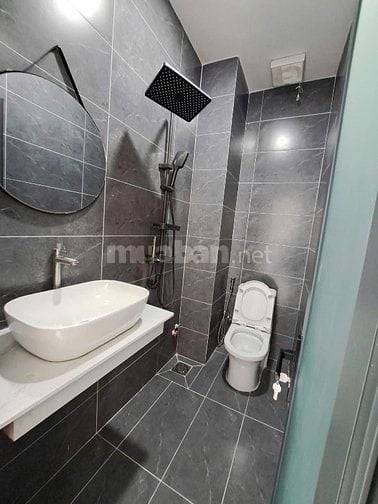 Nhà đẹp Hoàng Diệu - Quận 4. 2 tầng - Gần công viên Khánh Hội