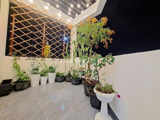 Nhà đẹp Hoàng Diệu - Quận 4. 2 tầng - Gần công viên Khánh Hội