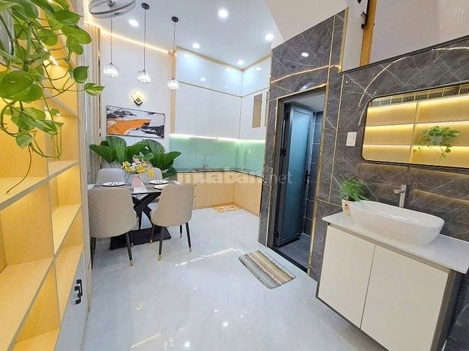 Nhà đẹp Hoàng Diệu - Quận 4. 2 tầng - Gần công viên Khánh Hội