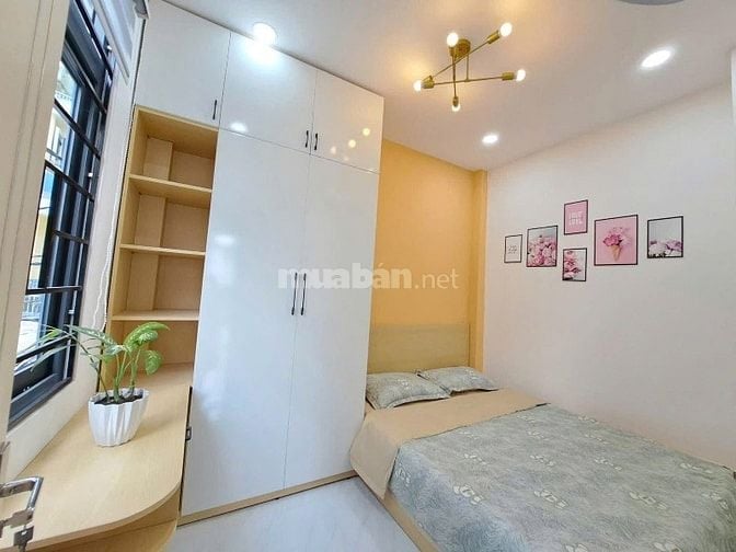 Nhà đẹp Hoàng Diệu - Quận 4. 2 tầng - Gần công viên Khánh Hội