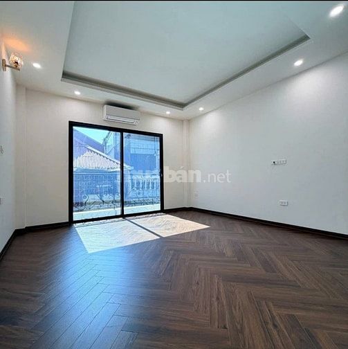 Nhà mới 40m2*7T- 18.8 tỷ- Gara thang máy- Ngõ thông phố Hoàng Văn Thái