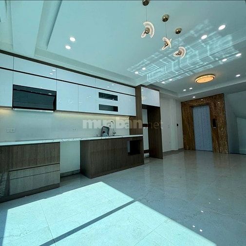 Nhà mới 40m2*7T- 18.8 tỷ- Gara thang máy- Ngõ thông phố Hoàng Văn Thái
