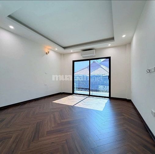 Nhà mới 40m2*7T- 18.8 tỷ- Gara thang máy- Ngõ thông phố Hoàng Văn Thái