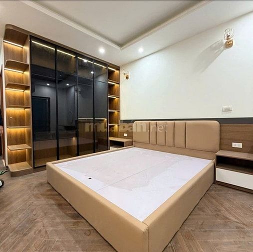 Nhà mới 40m2*7T- 18.8 tỷ- Gara thang máy- Ngõ thông phố Hoàng Văn Thái