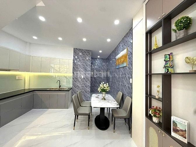 TÀI CHÍNH 2 TỶ Bán gấp nhà ĐOÀN VĂN BƠ, P14, QUẬN 4 - còn cho thuê